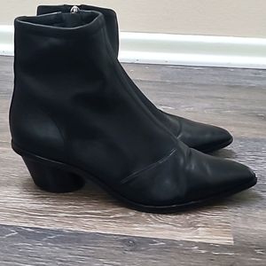Via Spiga Womans Black Leather Boots
